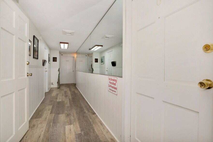 More Photos Of 103 Fort Salonga Rd, Northport Office For Sale
