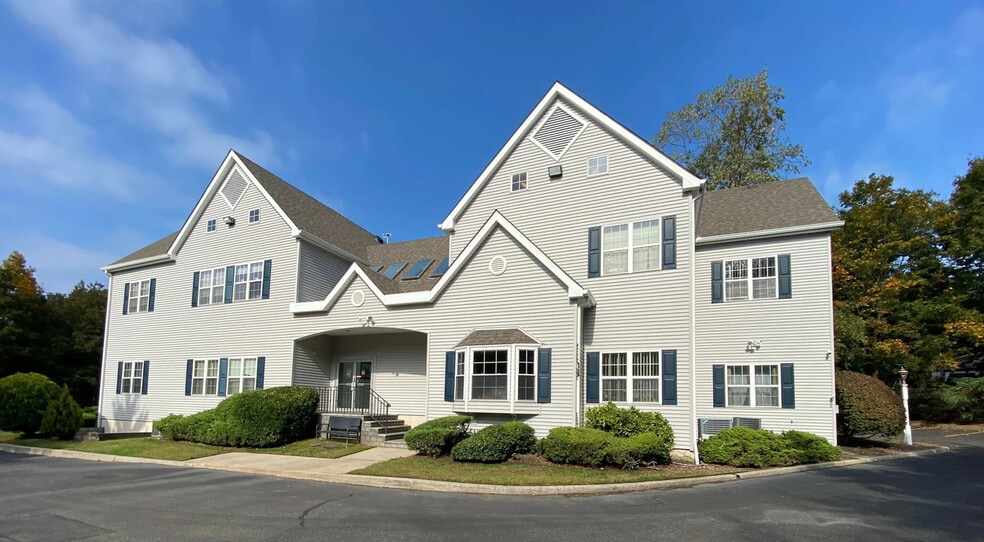 More Photos Of 28 N Country Rd, Mount Sinai Medical For Lease
