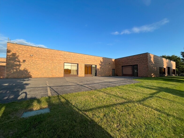 More Photos Of 6007 Fair Lakes Rd, East Syracuse Office For Sale