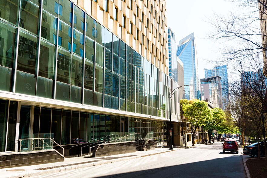 More Photos Of 129 W trade St, Charlotte Office For Lease