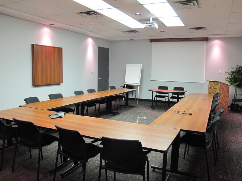 More Photos Of 4960 Rue Levy, Saint-Laurent Unknown For Lease