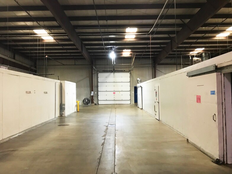 More Photos Of 740 Schneider Dr, South Elgin Manufacturing For Sale