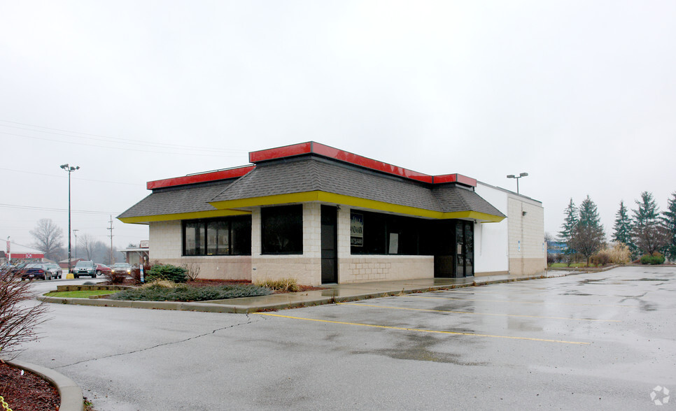 Primary Photo Of 9650 E Center St, Windham Fast Food For Sale