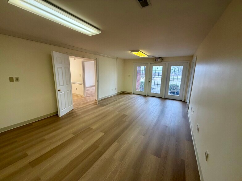 More Photos Of 102 Manor Ave, Bardstown Office For Sale