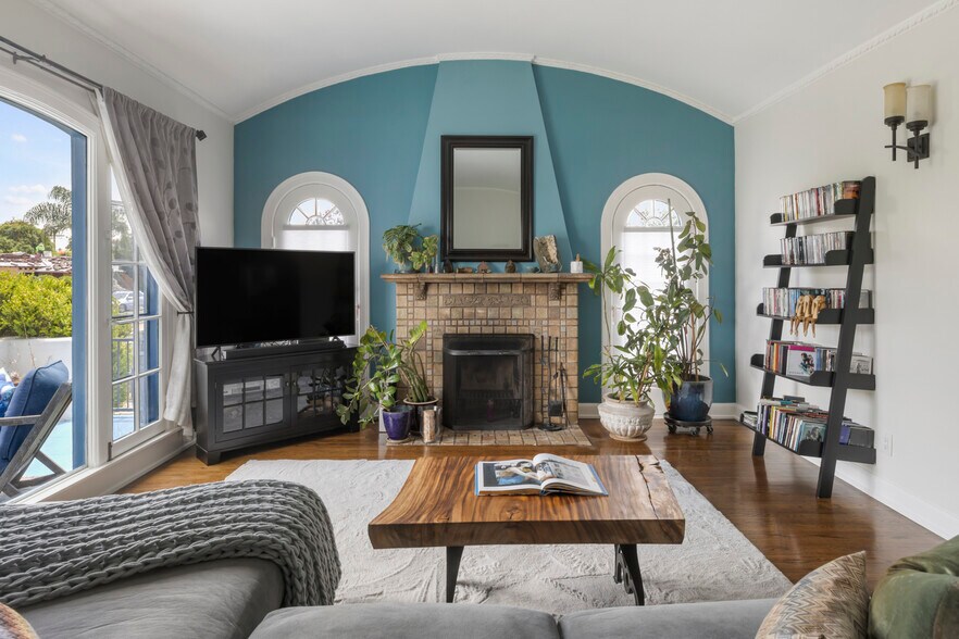 More Photos Of 1569 S Orange Grove Ave, Los Angeles Apartments For Sale