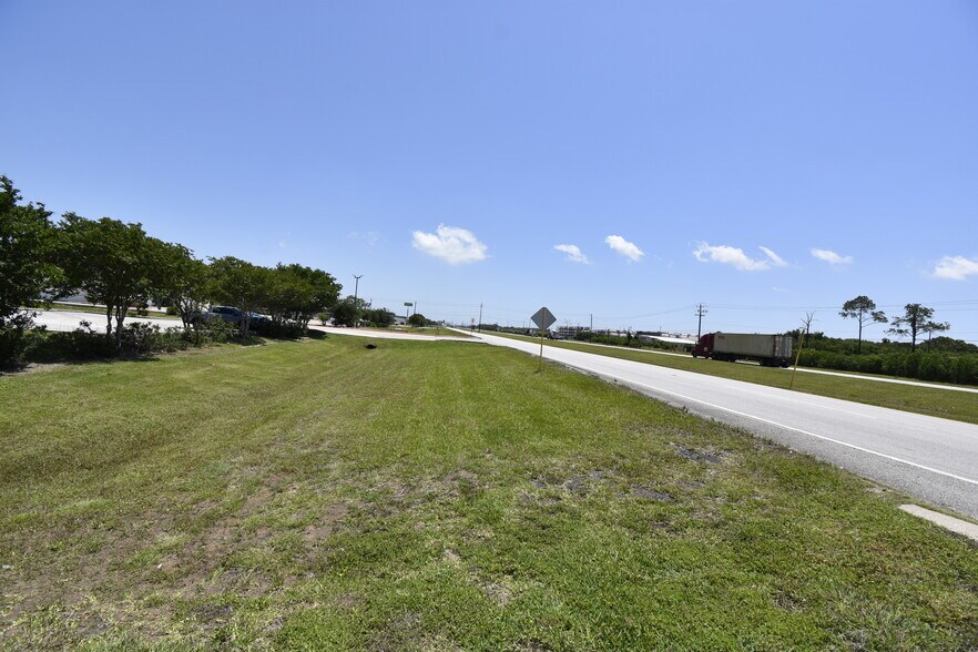 More Photos Of 10407 W Fairmont Pky, La Porte Medical For Lease