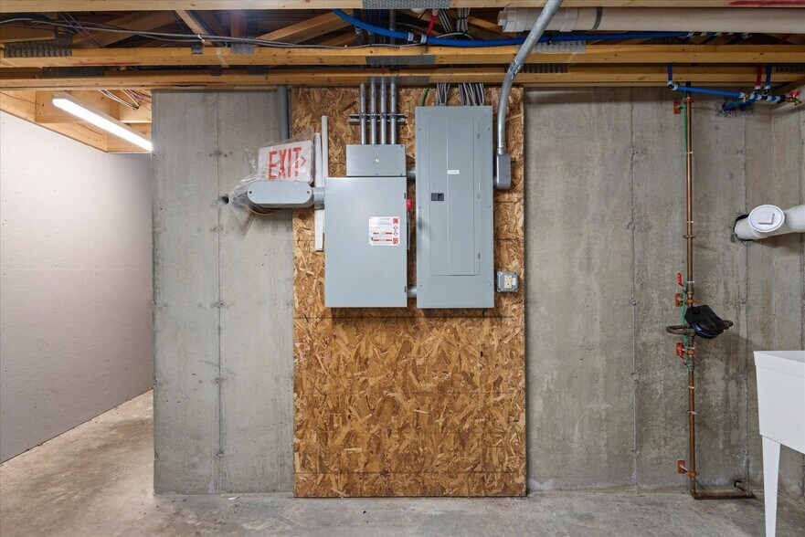 More Photos Of 86 Parsons St, Presque Isle Service Station For Sale