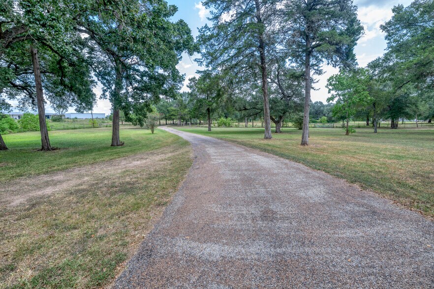 More Photos Of 1440-A TX-237, Round Top Flex For Sale