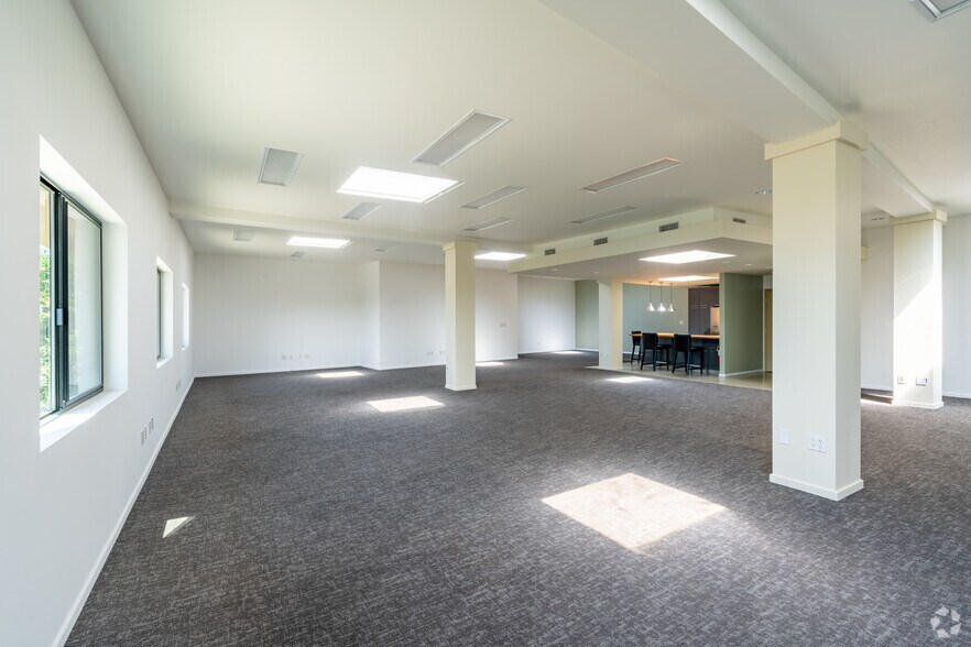 More Photos Of 13360 Beach Ave, Marina Del Rey Light Distribution For Lease