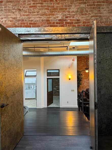 More Photos Of 472-476 E Main St, Ventura Storefront Retail Office For Lease