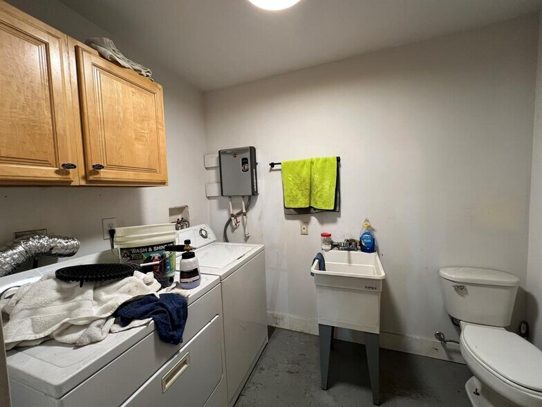 More Photos Of 700 Keogh Ct, Great Falls Light Distribution For Lease