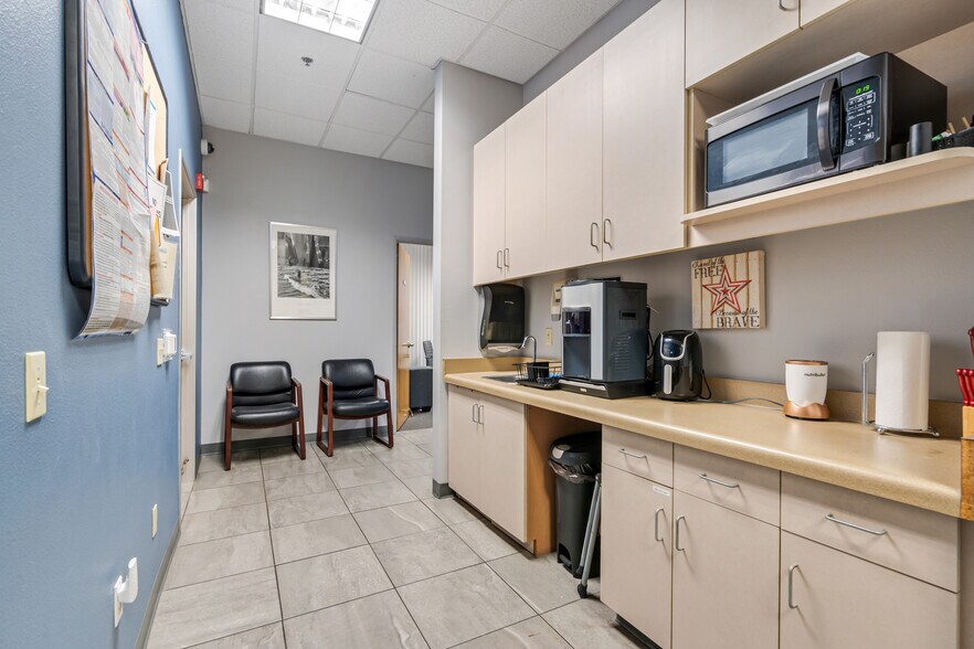 More Photos Of 803-827 Anchorage Place, Chula Vista Light Distribution For Lease