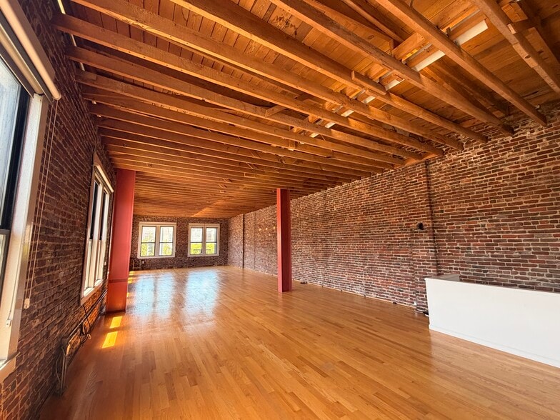 More Photos Of 1099 Folsom St, San Francisco Loft Creative Space For Lease