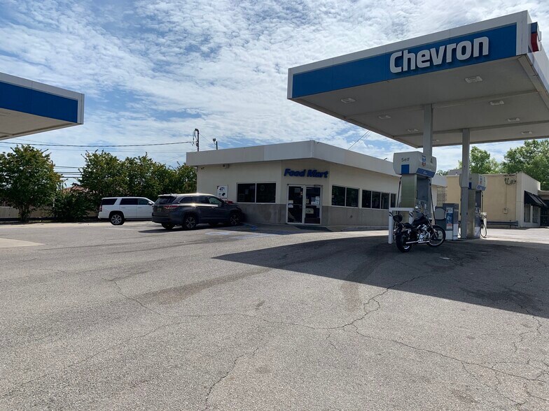 More Photos Of 7700 Parkway Dr, Leeds Convenience Store For Sale