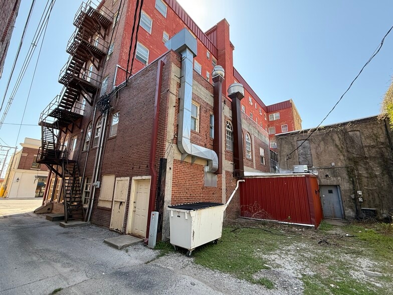 More Photos Of 12 E Main St, Chanute Hotel For Sale