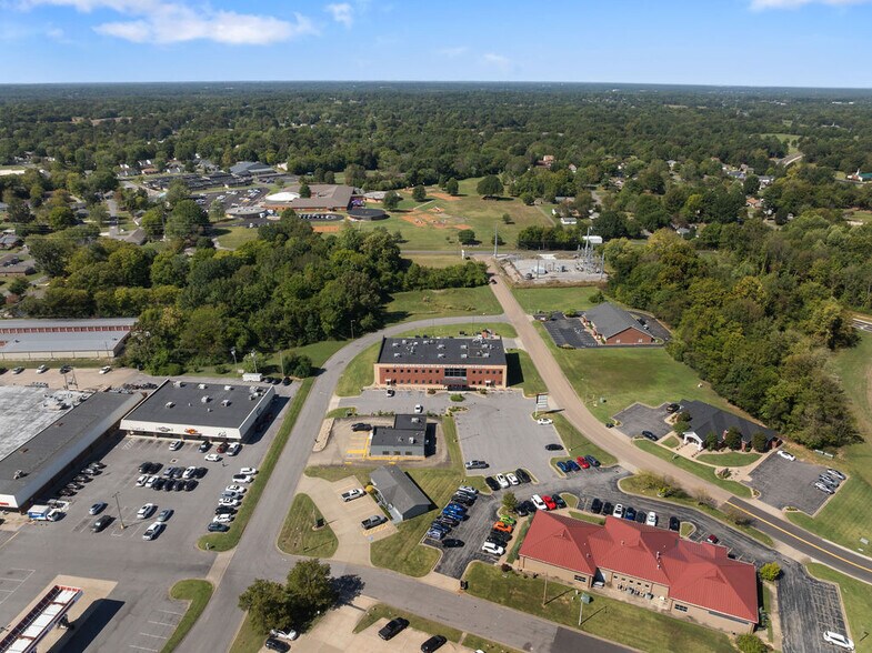 More Photos Of 67 Lakeview Dr, Paducah Office For Lease