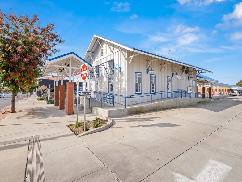 More Photos Of 504 W 7th St, Hanford Freestanding For Sale