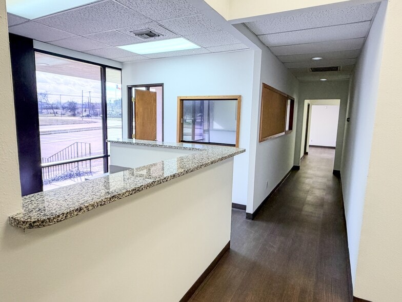 More Photos Of 1449 Forest Ln, Garland Office For Lease