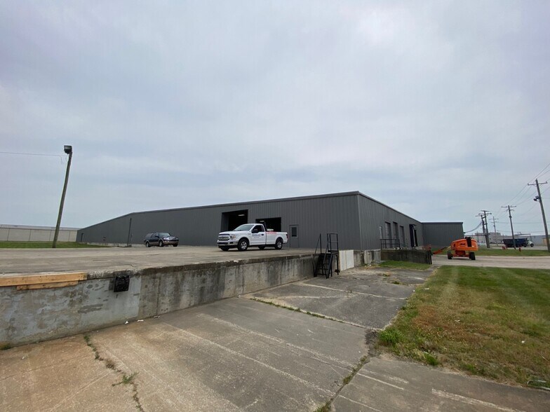 More Photos Of 2200 4th Ave, Seymour Manufacturing For Lease