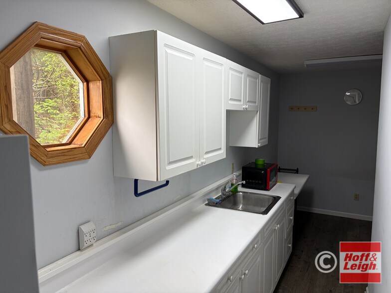 More Photos Of 541 West Ave, Tallmadge Office For Lease