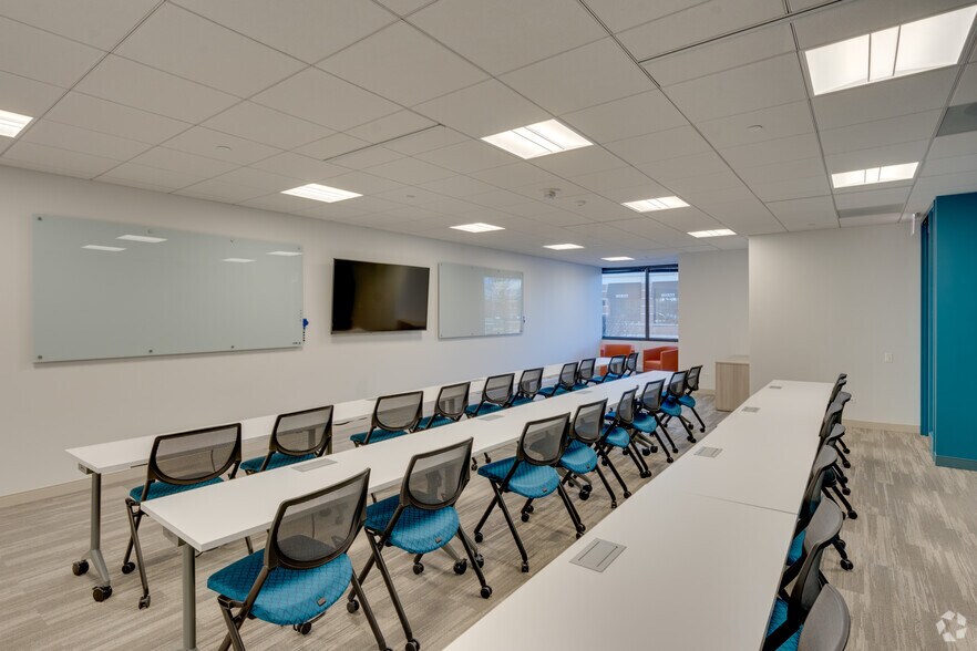 More Photos Of 707 Skokie Blvd, Northbrook Unknown For Lease