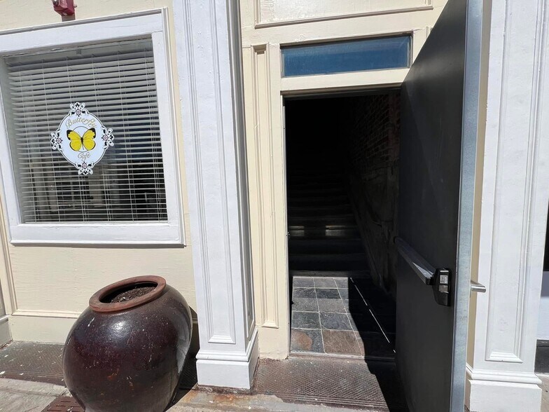 More Photos Of 119 E 5th St, Bonham Restaurant For Sale