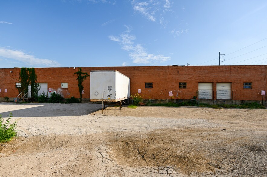 More Photos Of 2154 Irving Blvd, Dallas Light Distribution For Lease