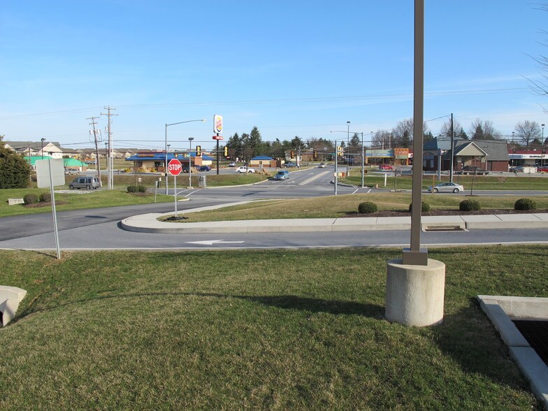 More Photos Of 960 E Main St, Mount Joy Office For Lease