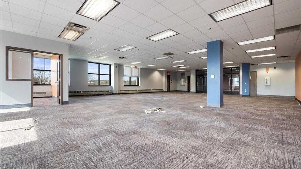 More Photos Of 22 N 1st St, Newark Light Distribution For Lease