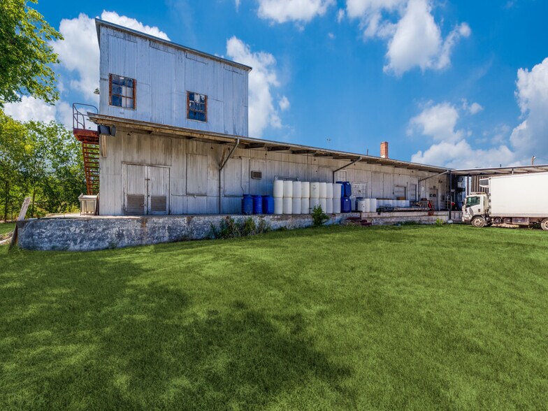 More Photos Of 264 & 250 W Lachapelle, San Antonio Manufacturing For Sale