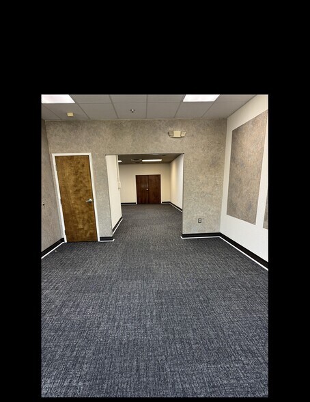 More Photos Of 6881 Kingspointe Pky, Orlando Business Park For Lease