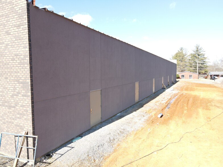 More Photos Of 110 Whitewood Blvd, Johnson City General Retail For Lease
