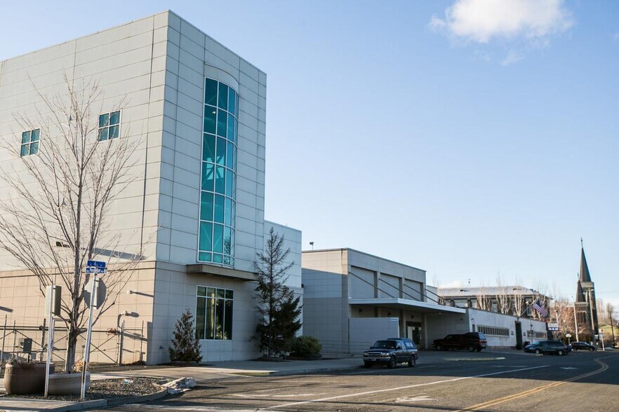 More Photos Of 114 N 4th St, Yakima Flex For Sale