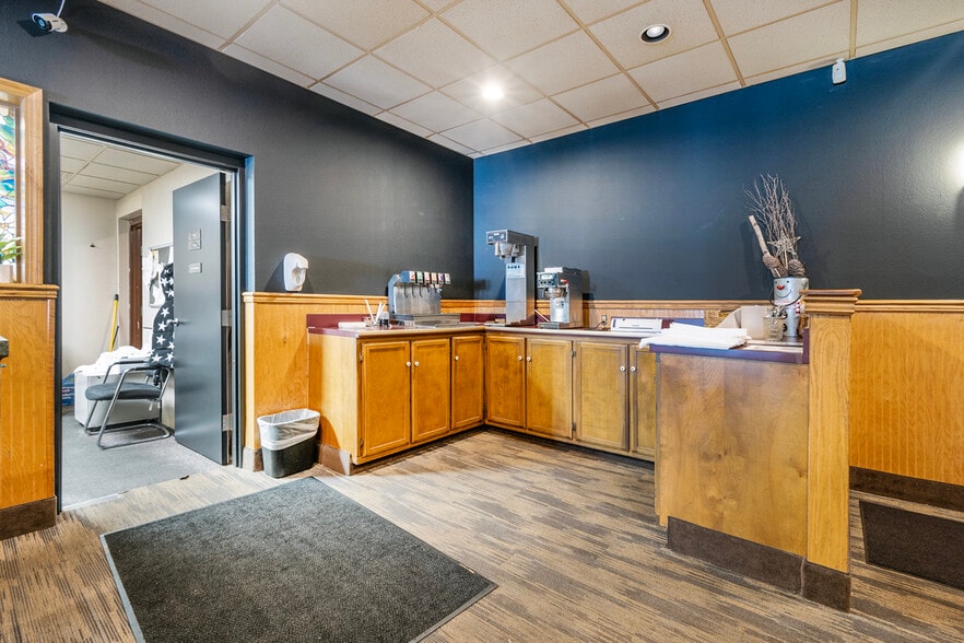 More Photos Of 425 Ridge Rd, Newton Falls Restaurant For Sale