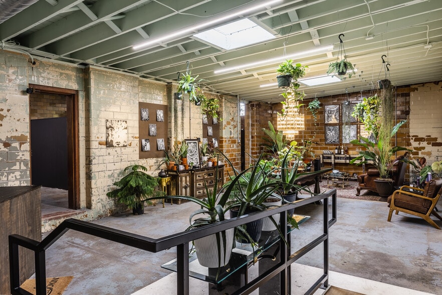 More Photos Of 4201 Millersville Rd, Indianapolis Flex For Sale