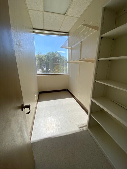 More Photos Of 1120 Empire Central Pl, Dallas Office For Lease