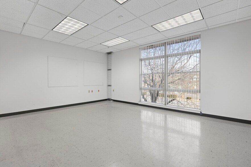 More Photos Of 4240 S Lees Summit Rd, Independence Office For Lease
