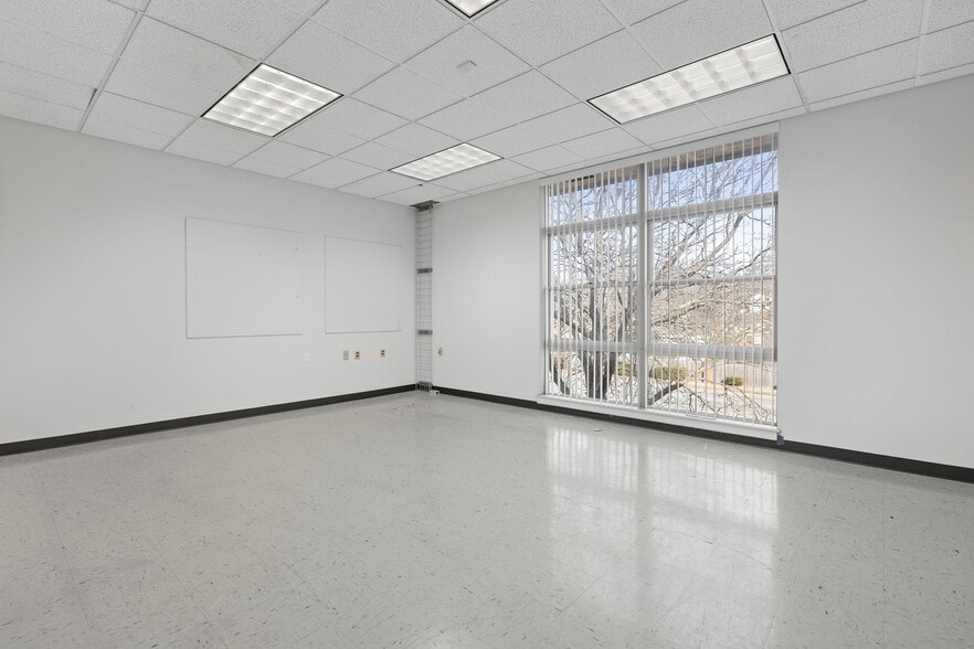 More Photos Of 4240 S Lees Summit Rd, Independence Office For Lease