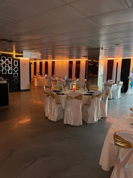 More Photos Of 3858-3870 Notre-Dame, Laval Office For Sale