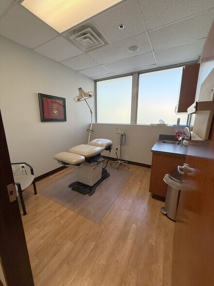 More Photos Of 409 E Marlton Pike, Cherry Hill Office For Lease
