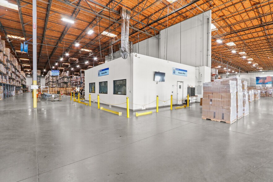 More Photos Of 50 Icon, Foothill Ranch Manufacturing For Lease