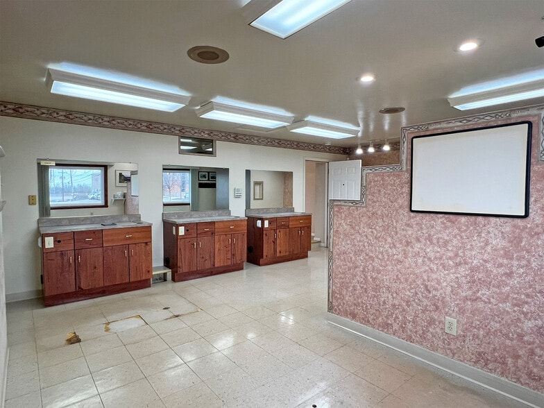 More Photos Of 3567 W 26th St, Erie Freestanding For Sale