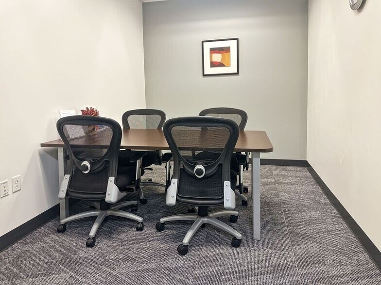 More Photos Of 10475 Crosspoint Blvd, Indianapolis Coworking Space