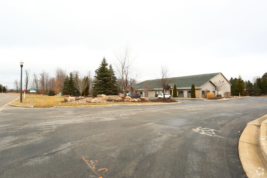 More Photos Of 1798 Holloway Dr, Holt Showroom For Lease