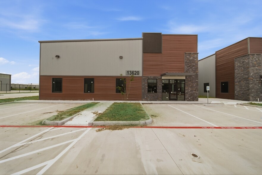 More Photos Of 13600 S Gessner Rd, Missouri City Warehouse For Sale