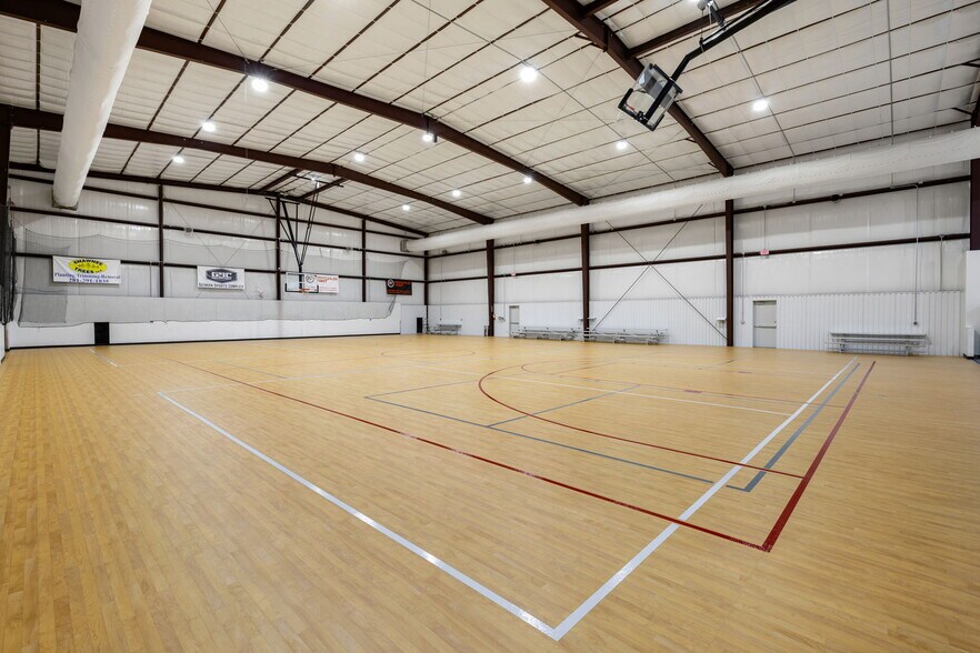 More Photos Of 3312 Schlipf Rd, Katy Sports And Entertainment For Lease