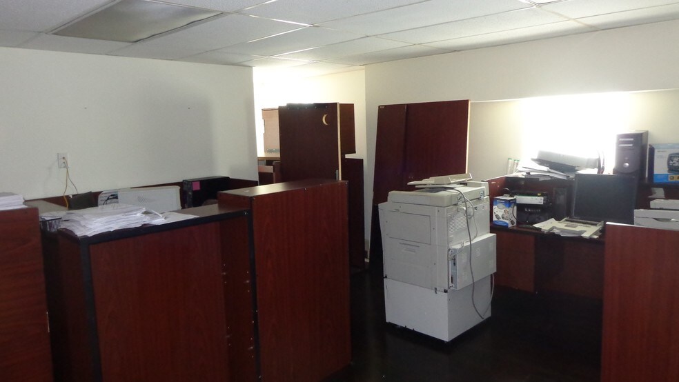 More Photos Of 13977-13981 SW 140th St, Miami Light Distribution For Sale