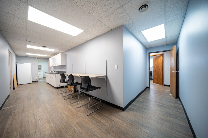 More Photos Of 50 Old Village Rd, Columbus Office For Lease