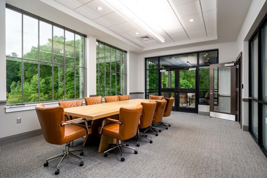 More Photos Of 1460 Northbank Pky, Tuscaloosa Office For Lease