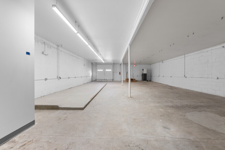 More Photos Of 127 SE 3rd St, Lees Summit Freestanding For Lease